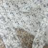 Трехмерная вышитая сетчатая ткань с пайетками может использоваться для свадебных платьев, вечерних платьев и тканей для дизайнерской одежды.