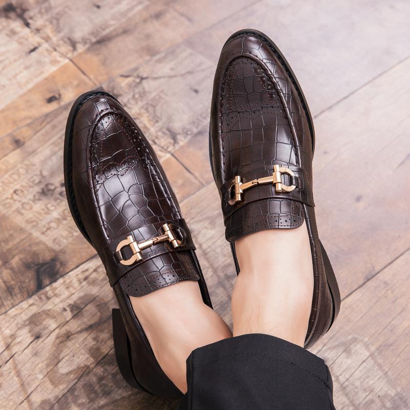 Retro crocodile pattern fashion men's casual pointed leather shoes one pedal foot cover hair stylist Korean version tide shoes