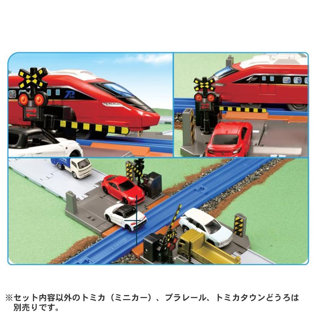TAKARA TOMY Tomica Gift Tomica Town Railroad Crossing Road Miniature Car Toy for Ages 3 and Up