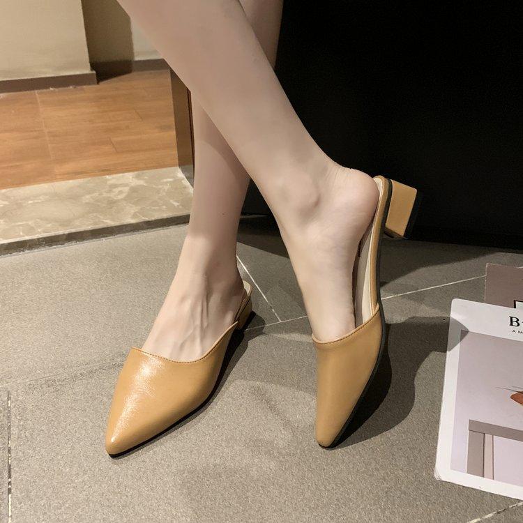 Полутапочки женские летние 2025 года новые женские тапочки на среднем каблуке с острым носком корейская версия для улицы в туфлях muller