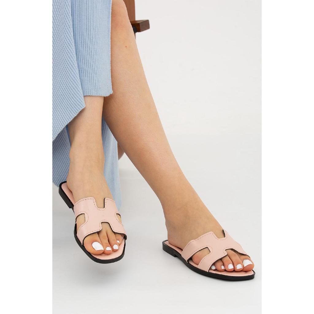 Желто-коричневые женские тапочки с открытой передней и боковой частью. Уличные и домашние тапочки.