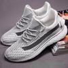 Мужская обувь большого размера 38-48, сверхлегкие кроссовки с дышащей сеткой и летающей тканью