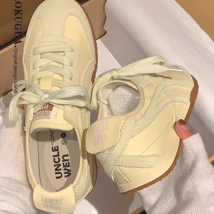 Модная летняя тонкая модель Белая женская обувь 2025Новая парусиновая дышащая обувь слипоны на плоской подошве из резинового материала