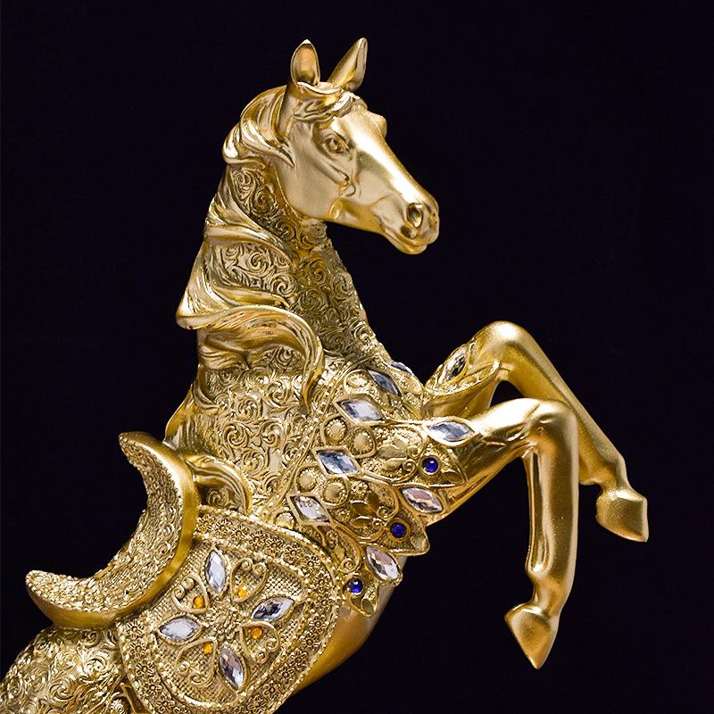 Golden Horse Statue Decoration, Country Carved Horse Statue Decoration Gift Table Resin Horse Statue Decoration Decoration