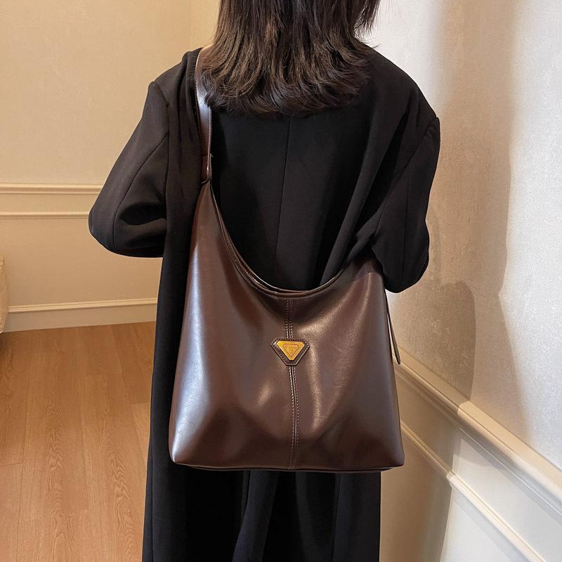 Casual autumn and winter retro large-capacity bag women's 2025 new casual relaxation shoulder messenger bag tote bag
