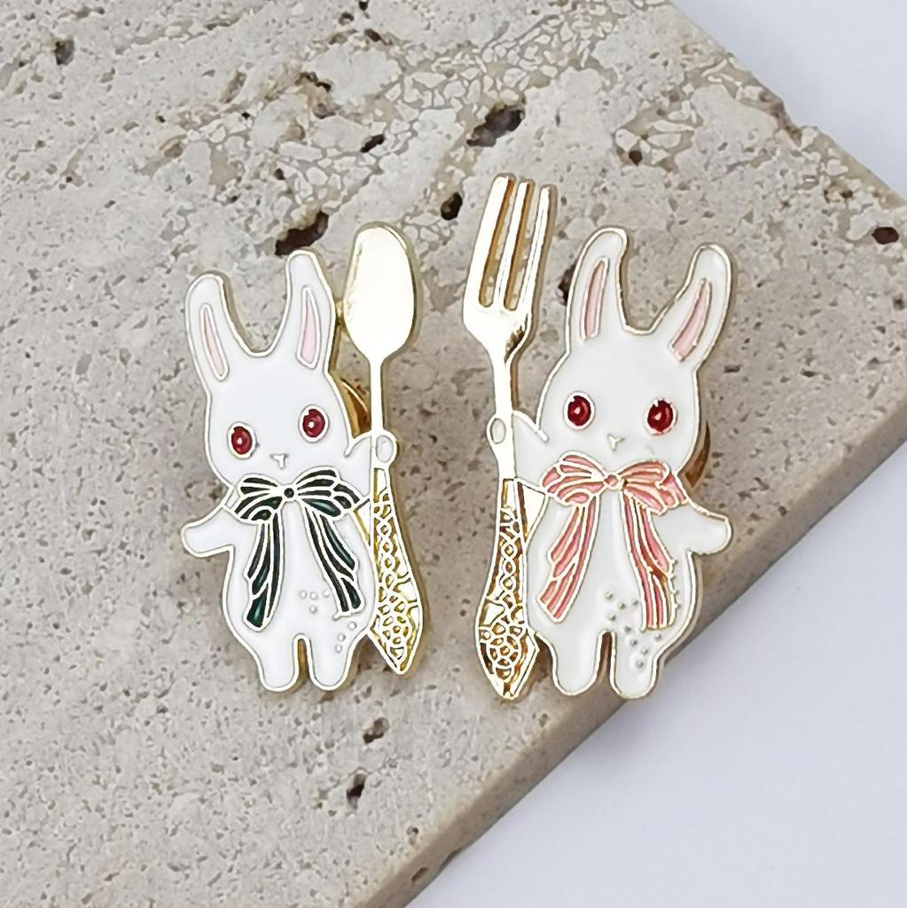 Personalized Cartoon Rabbit Fork Brooch - Cute Animal Metal Badge for Clothing Accessories