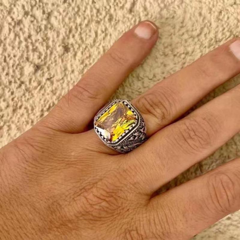 Сплав цинка Новое кольцо Персонализированная мода Европейский и американский Креативное инкрустированное квадратным желтым цирконом Мужское кольцо для свиданий