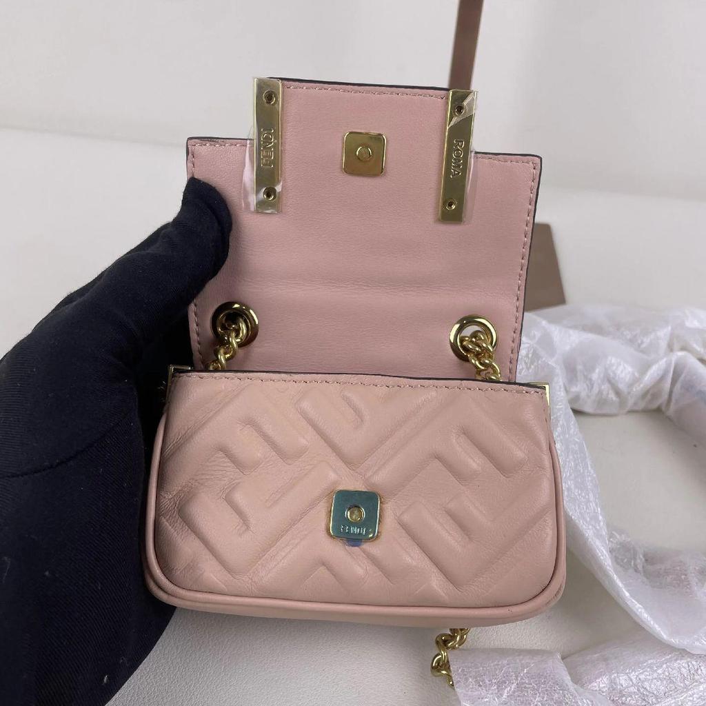 [Pre-Owned] Baguette Gold Finish Embossed FF Pattern Magnetic Closure Napa Leather Lambskin Mini Shoulder Bag - Excellent #XL7ZJ1