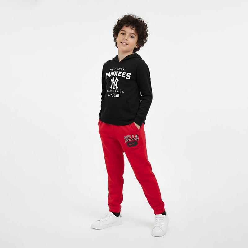 Nike Серия коллабораций спортивной одежды MLB New York Yankees Черное флисовое худи + NBA Chicago Bulls Красные брюки-джоггеры 3Z3B7SBGY-NYY+3Z2B7FELM-BUL