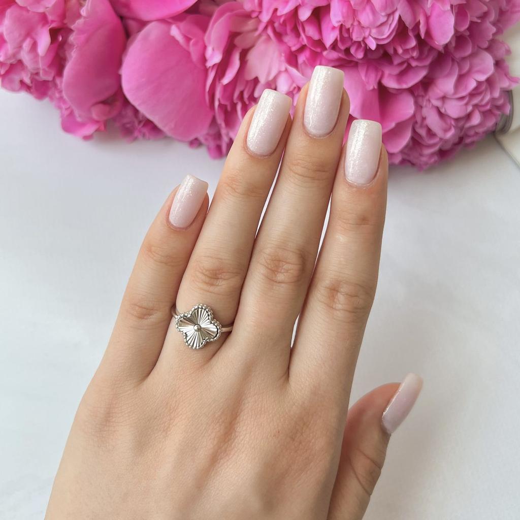 Серебряное кольцо с без камней, вес изделия 3,4 гр (2143529)