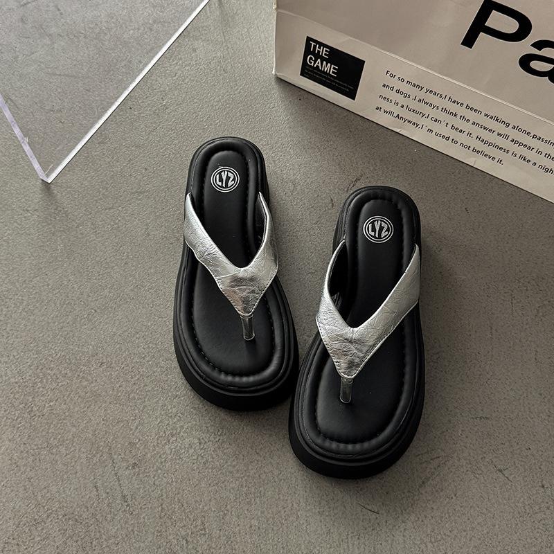 Новые удобные и комфортные шлепанцы на толстой подошве для женской летней обуви с сандалиями для пальцев и пляжными крутыми тапочками