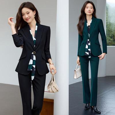 Женский приталенный черный блейзер и брючный костюм с микроклешем