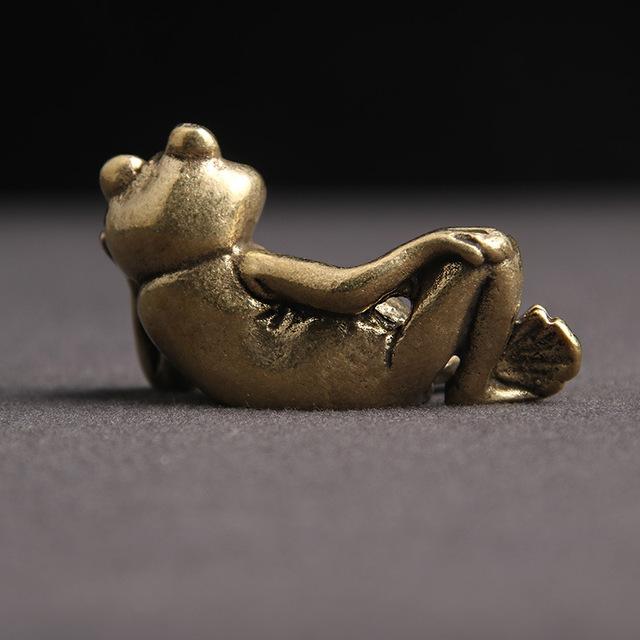 Антиквариат Разное Креативные украшения в виде лягушки Украшение для рабочего стола Латунный пол Бронзовая Золотая жаба Настольные поделки