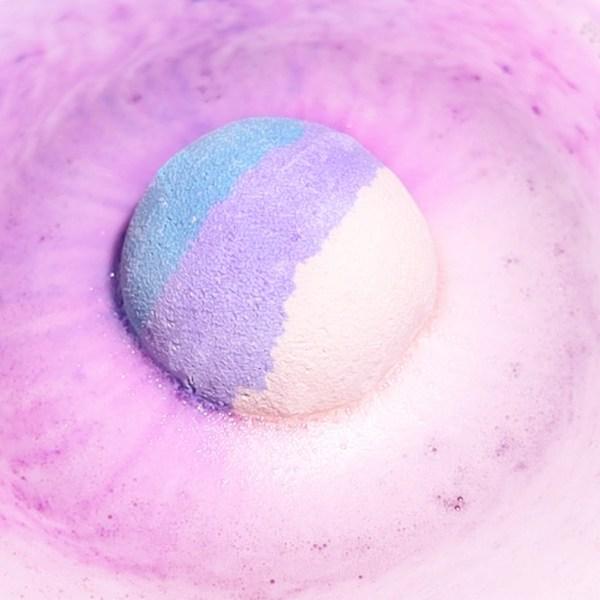 Corecos Bubble & Pop Vanilla Cream Бомбочки для ванны со вкусом ванили, 220г, 2 штуки