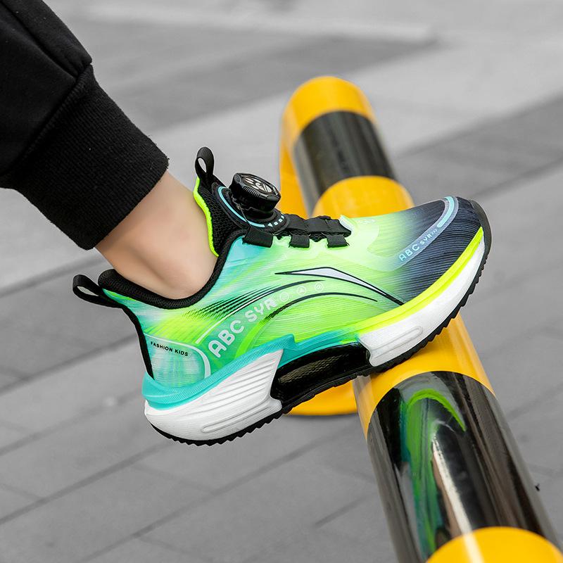 Children's Sports Shoes 2025 Spring and Summer New Boys Lightweight Breathable Mesh Medium and Older Children Non-slip Soft Sole Running Classmates