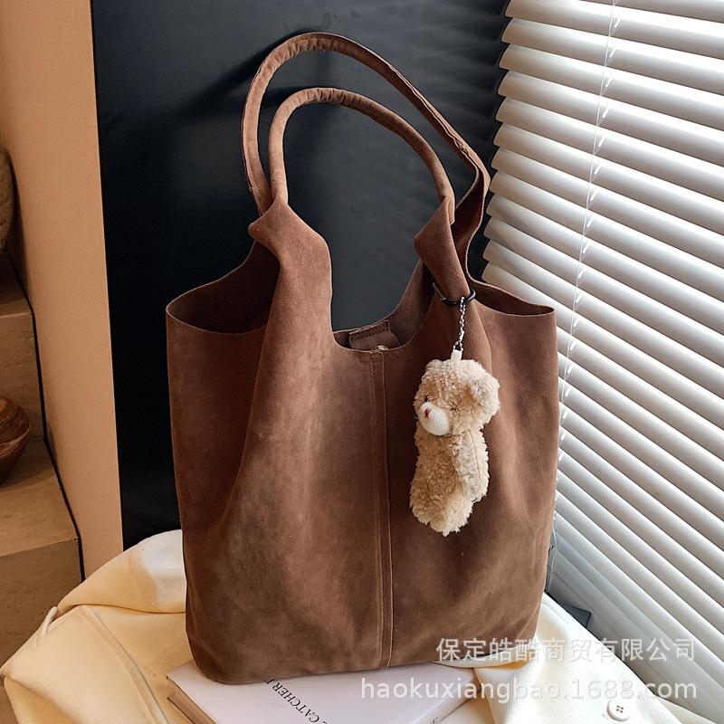 Сумка 2025 Новая Осенняя Сумка-тоут Большой Вместимости Премиум Чувство Портативная Сумка на Плечо Ретро Универсальная Сумка под Мышку Женская