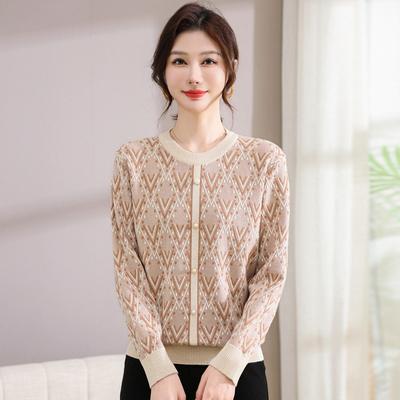 Пожилая одежда Свитер Осень Новый стиль Одежда для мамы Весенне-осенняя одежда Женский вязаный топ Одежда для среднего возраста Пуловер с круглым вырезом