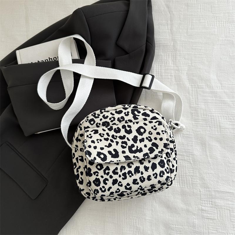 Корейская версия модного нишевого дизайна мягкая повседневная сумка-мессенджер на плечо с леопардовым принтом 2025 осень новая сумка для покупок и поездок