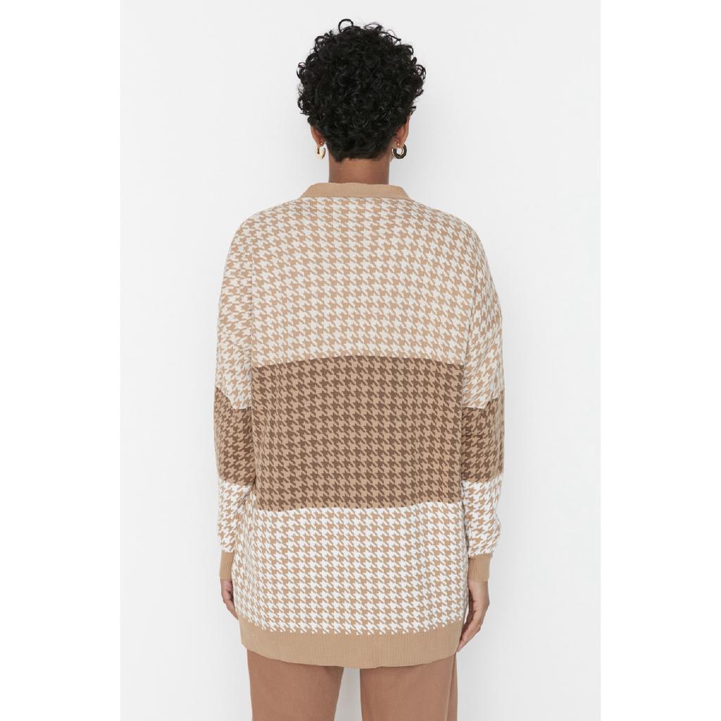 Camel Houndstooth Patterned V-neck Knitwear Cardigan Tctaw23hi00002