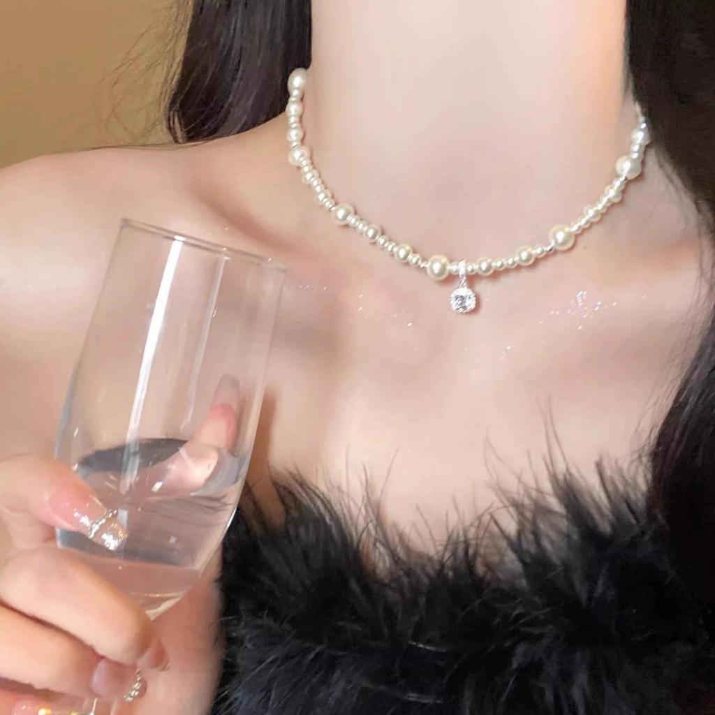 Elegant Pearl Necklace - Versatile Niche Design with Heart Pendant for Women
