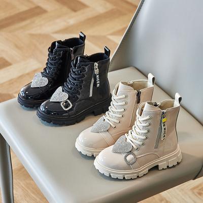 Детские ботильоны с глянцевыми крутыми пряжками со стразами для девочек, коллекция 2023 года, элегантная детская обувь, универсальная мягкая нескользящая обувь