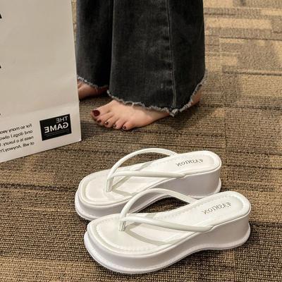 Французские толстоподошвенные туфли-шлепанцы на толстой подошве для женщин на лето и осень 2025 года, новая верхняя одежда для отдыха, на танкетке, крутые шлепанцы