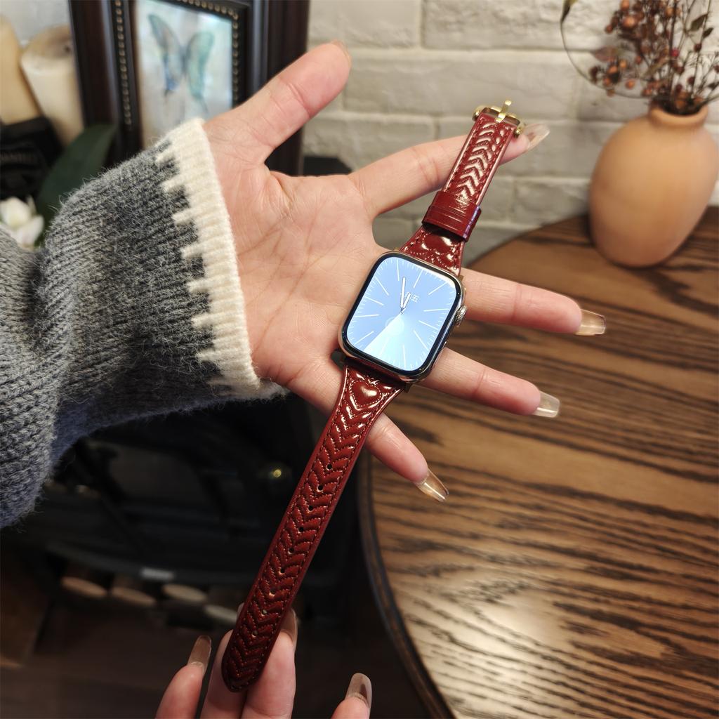 Watch Band For Apple Watch Series 10 9 8 7 SE 6 5 4 3 2 1 42mm 41mm 40mm 38mm Heart Pattern Embossed Genuine Leather Strap