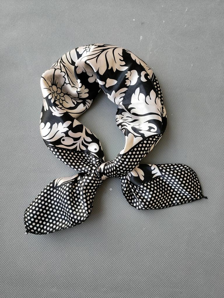 New Beige Green Giraffe Silk Scarf Summer Fall Elegant Satin Small Square Head Scarves Fashion Accessories Headband