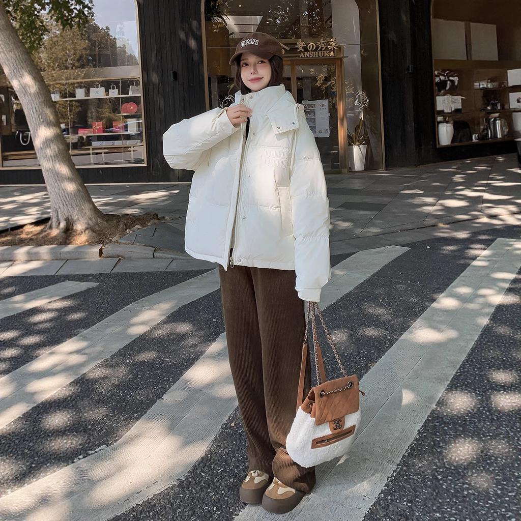 Не требующая стирки короткая пуховая куртка из ПУ кожи с лейблом, женская зимняя новинка, одежда-хлеб, короткое стеганое пальто