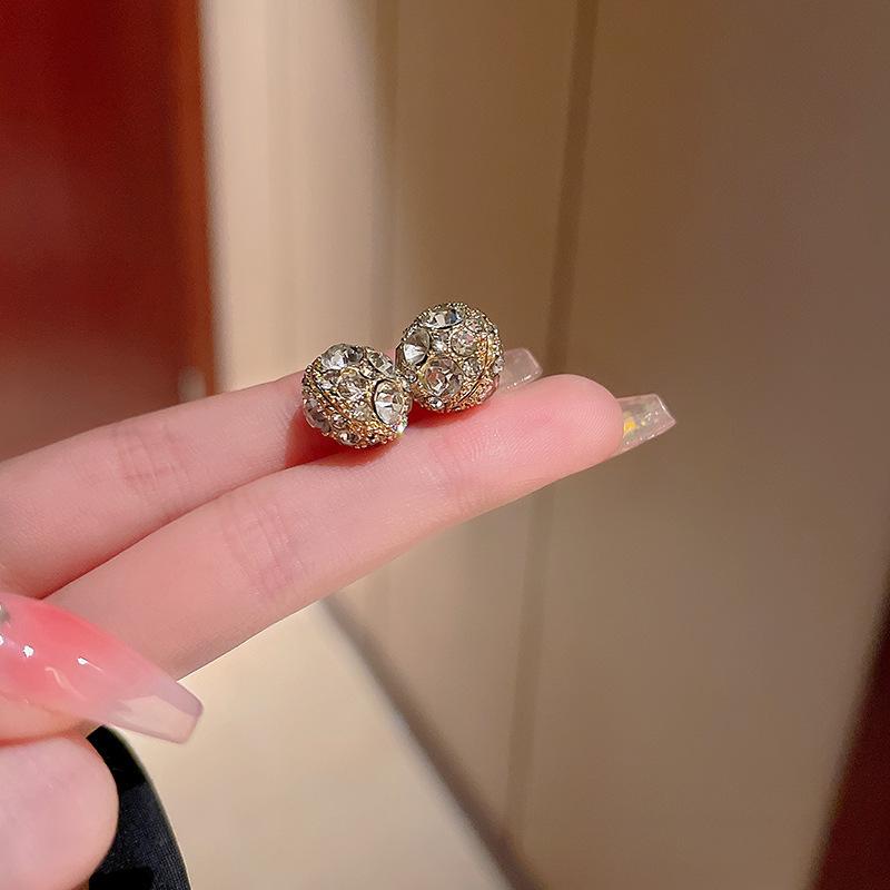 Магнитные клипсы для ушей со стразами 2022 года для женщин - модные серьги Douyin без проколов