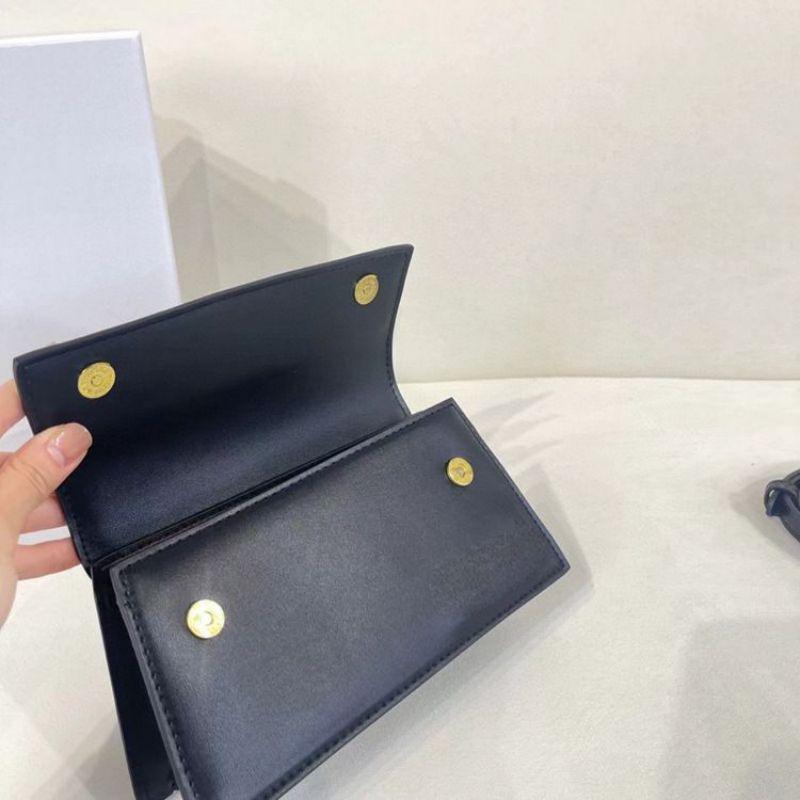 Летняя женская сумочка цвета макарон 2025: Трендовая, Простая, Сумка на плечо и через плечо