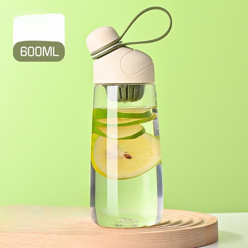 In Summer, Large-capacity Plastic Cups Are Cute and High-valued, and Ladies Conveniently Take Portable Cups for Outdoor Sports Kettles.