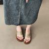 Французский набор тапочек с плоской подошвой и открытым носком, маленькие крутые тапочки для женской летней носки, новинка 2025 года, супер огонь, нишевые, для пляжа, однословные шлепанцы