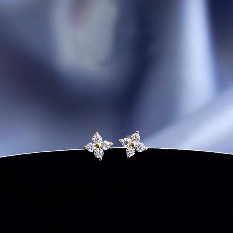 Серьги-гвоздики Beixi из стерлингового серебра S925 в виде четырехлистного клевера - Модный, простой дизайн для лучших подруг