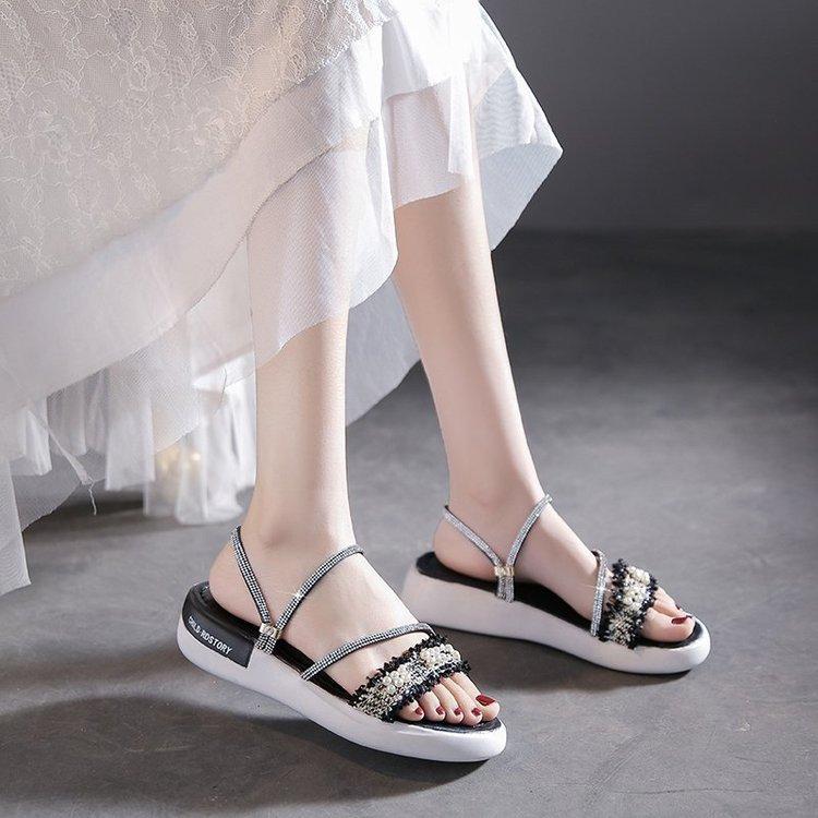 Ношение внешних сандалий со стразами модные летние 2024 новые сандалии на толстой подошве бисквит и более высокие женские тапочки
