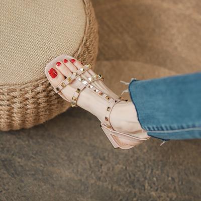 Сандалии с заклепками женские новая мода с юбкой средний каблук высокие каблуки