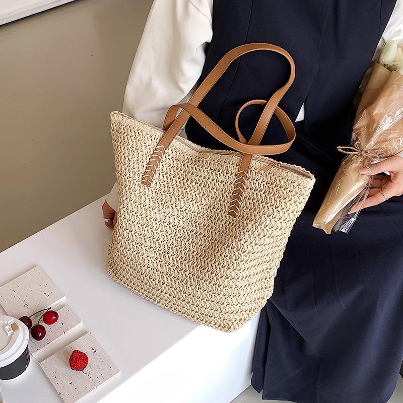 Summer Large-capacity Straw Woven Bag Women's New Commuter Shoulder Bag Seaside Beach Woven Tote Bag
