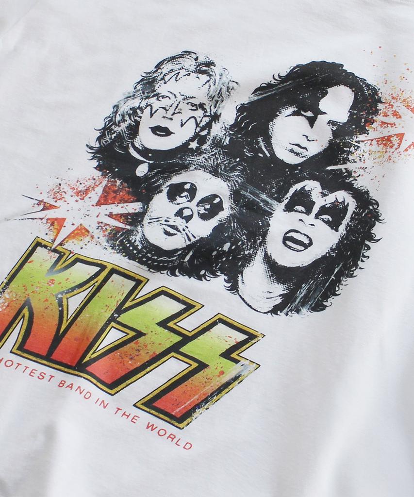 MAINBOOTH [Kiss] Firework T-Shirt (White)
