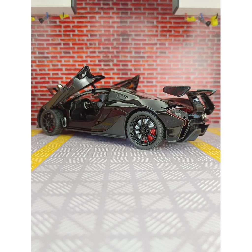1/24 Симуляция McLaren P1 Металлическая модель автомобиля Двери и капот открываются Имеет звуковые и световые функции Богат деталями