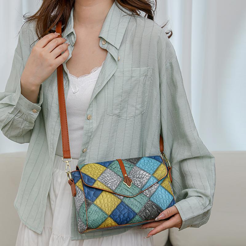 Маленькая сумка через плечо для женщин среднего и пожилого возраста, зимняя новая модная женская сумка через плечо из мягкой кожи с диагональным плетением 2024 года