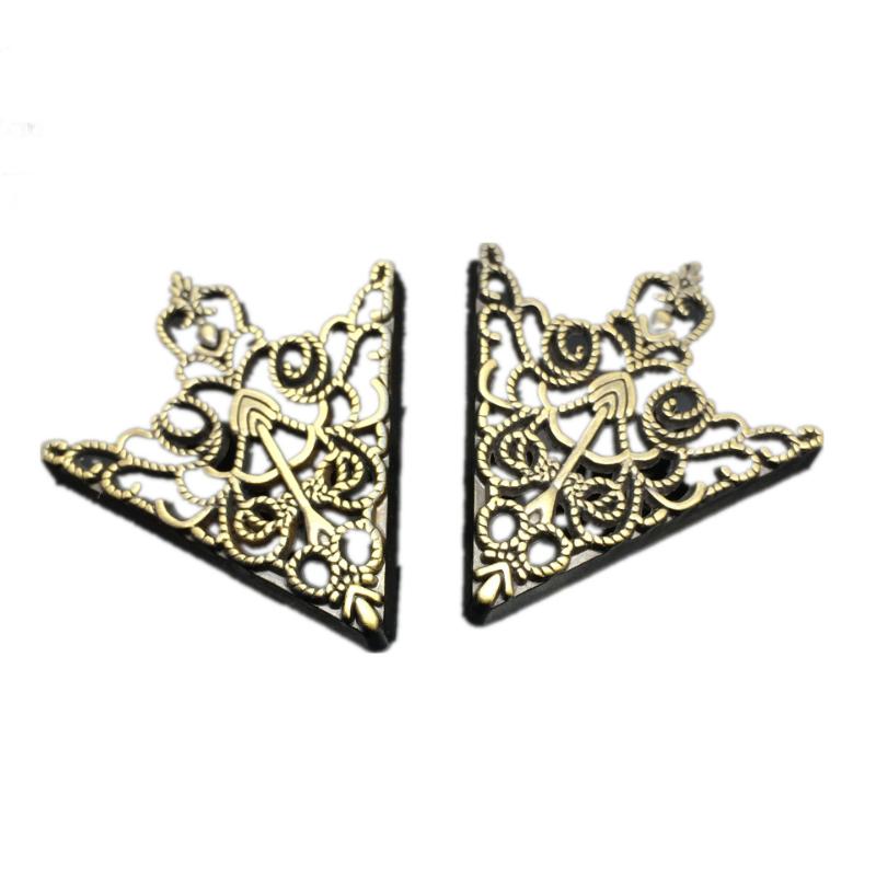 Korean Retro Brooch Hollow Triangle Shield Collar Buckle Collar Pin Ladies Shirt Collar Collar Corner Clothing Accessories