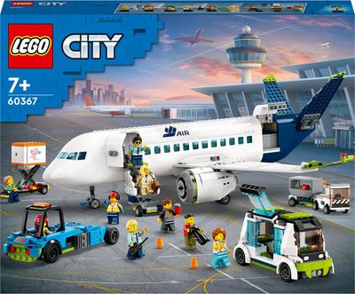 LEGO Конструктор Аэроплан City – Пассажирский самолет (60367)
