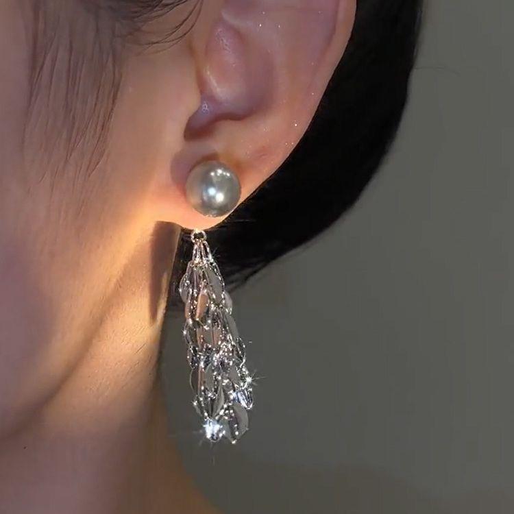 Серьги-бахрома из серого жемчуга и пшеницы, серьги-гвоздики, серьги-гвоздики, дизайн Cold Niche, маленькие серьги-гвоздики