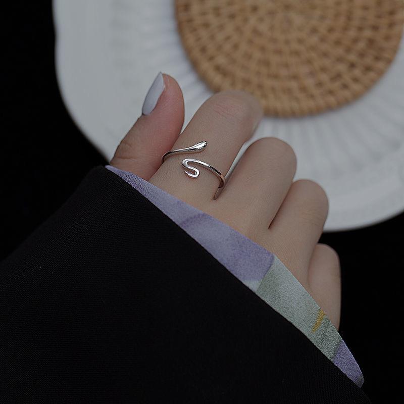 Модные женские простые кольца-змейки с регулируемым размером