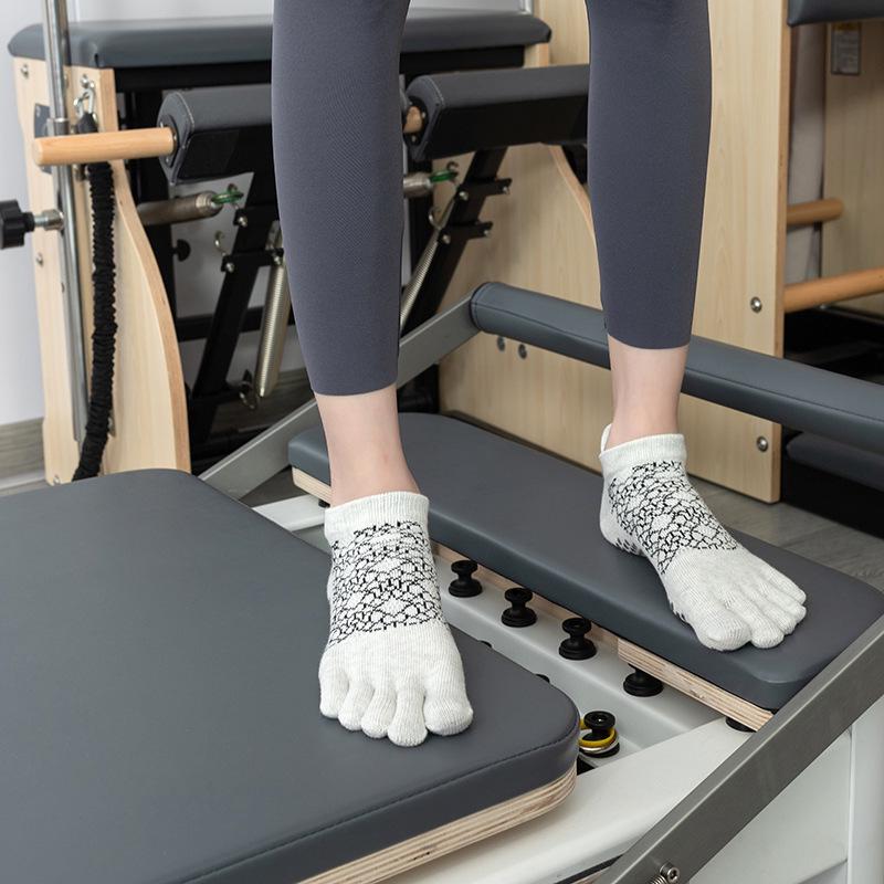 Носки ToeSox с открытой спиной, нескользящие, для йоги и пилатеса, с пятью пальцами — всесезонное качество
