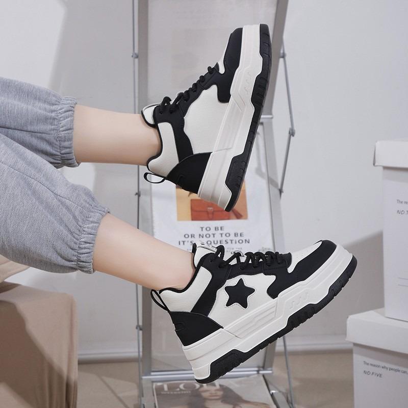 2024 Женские спортивные туфли на толстой подошве Повседневные и удобные Дизайн со звездочками Универсальные для улицы и бега Спортивные туфли на шнуровке