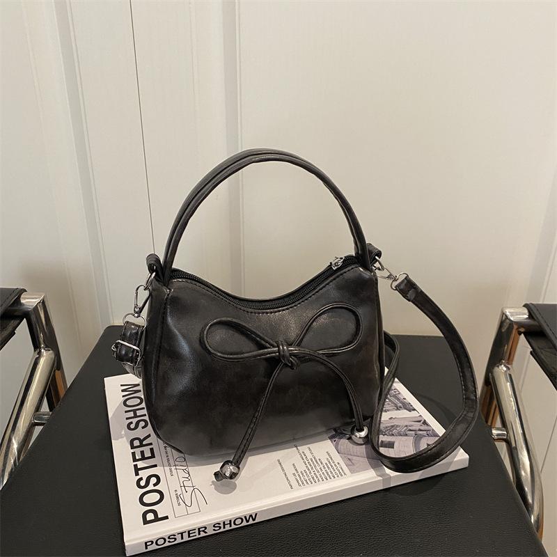 Unique Niche Design Bag Women's New Autumn Versatile Messenger Bag Exquisite Handbag Small Bag