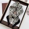 1 шт. Роскошный бренд Леопардовый принт Бандана Квадратный шарф Женский шарф из искусственного шелка Повседневный Универсальный Декор Маленький шейный платок