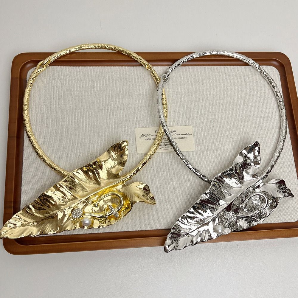 Light Luxury Banana Leaf Necklace Exaggerated Leaf Choker Unique Collarbone Chain  Girl
