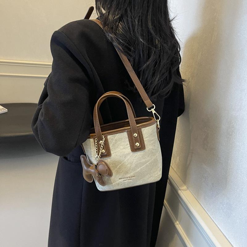 Нишевая сумка премиум-текстуры 2025 новая женская сумка универсальная ретро на плечо сумка-мессенджер модная портативная сумка-ведро